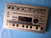 Roland MC 303 Groovebox